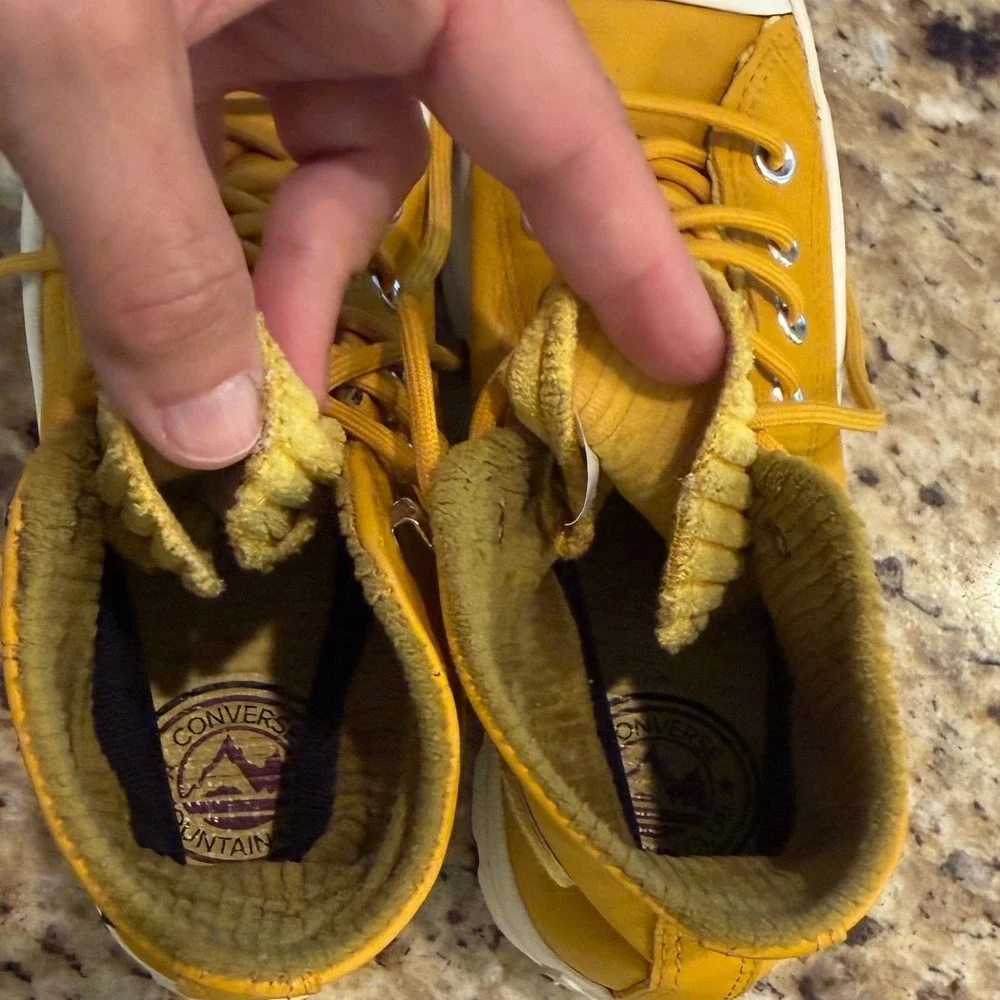 Converse Chuck Taylor All Star Lugged Winter GORE-TEX Womens Size 6 Yellow Boots